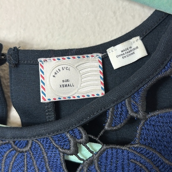 Anthropologie Postage Stamp Koria Blue Black Lace Sleeveless Top XS - Picture 3 of 8